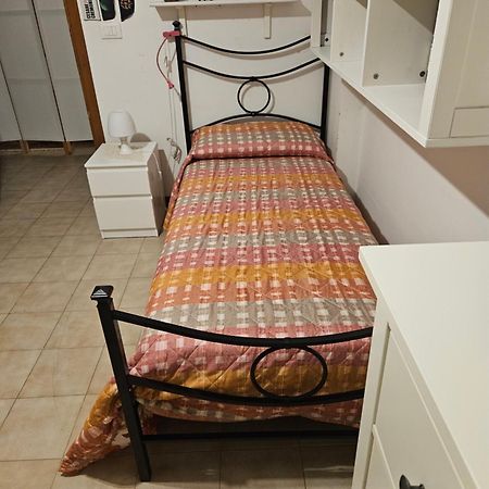 Stanza In Appartamento Privato Zona San Vitale Bologna Luaran gambar