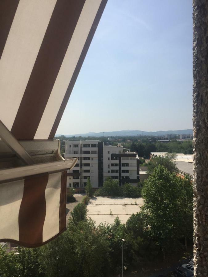 Stanza In Appartamento Privato Zona San Vitale Bologna Luaran gambar